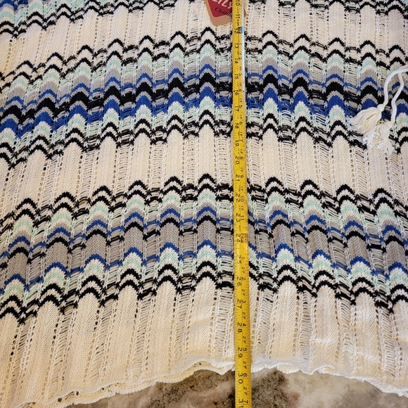 Woven Beach Cover Up - Picture 9 of 10